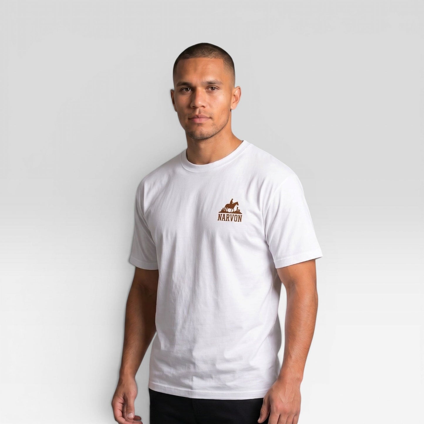 Men’s white cotton t-shirt with relaxed fit and Narvon logo for everyday casual wear